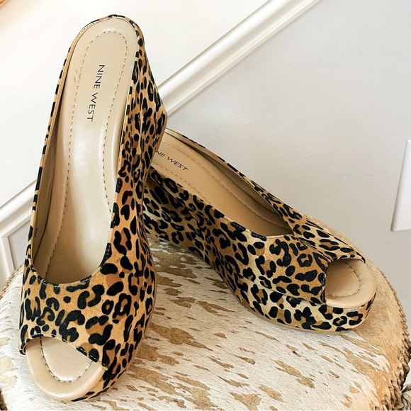 NINE WEST Dayside Slip On Open Toe Leopard Cheetah Print Wedge Sandal Heels 8.5 - Picture 1 of 14